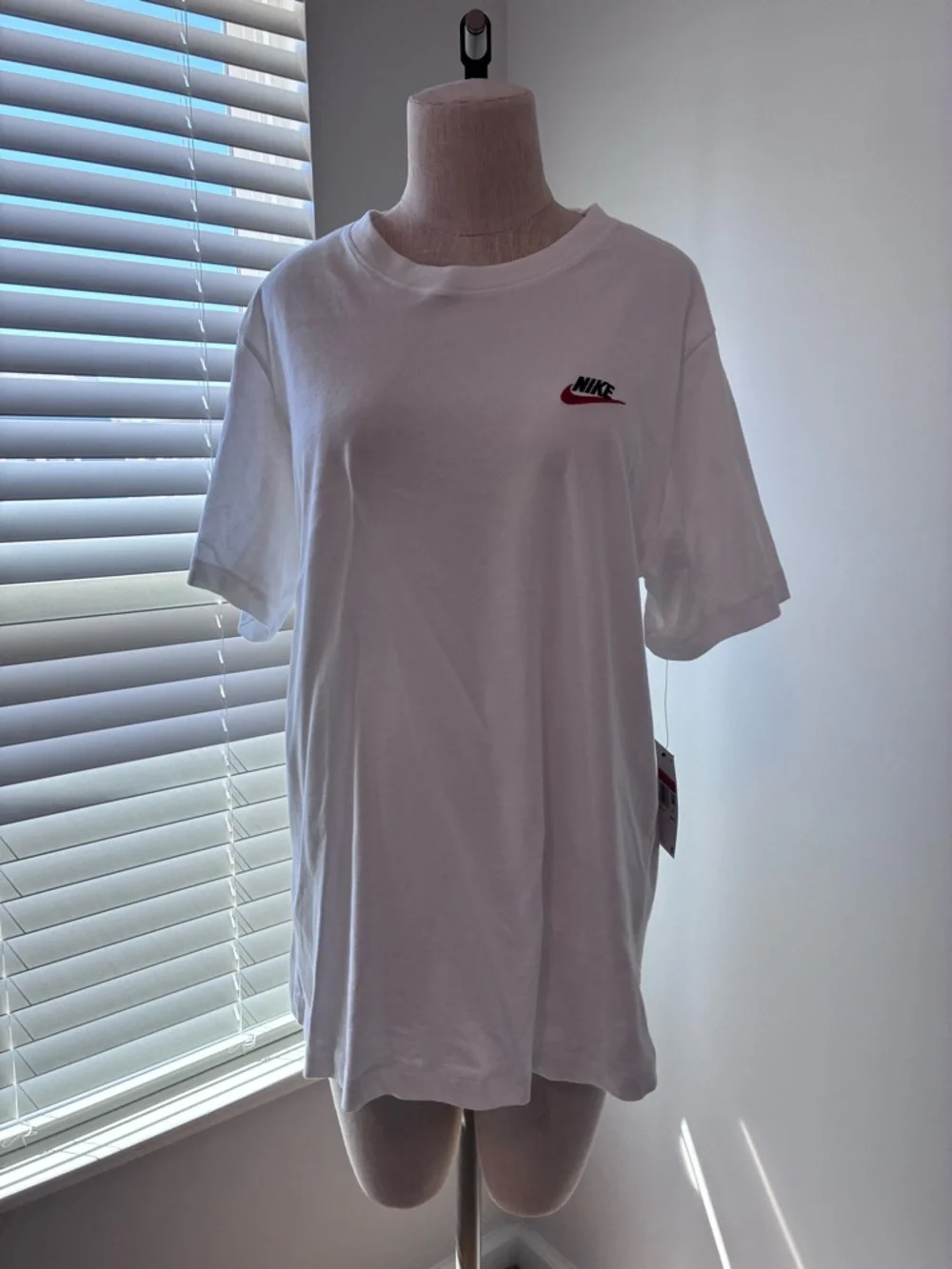 Nike Men’s Sportswear Club Embroidered T-Shirt